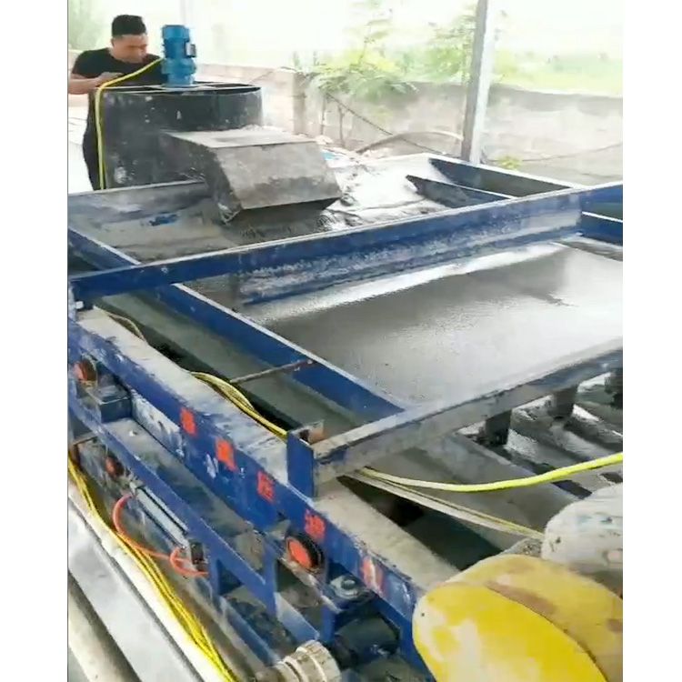 河(he)北保定帶(dai)式(shi)壓(ya)濾(lv)機(ji)汚(wu)泥(ni)處理