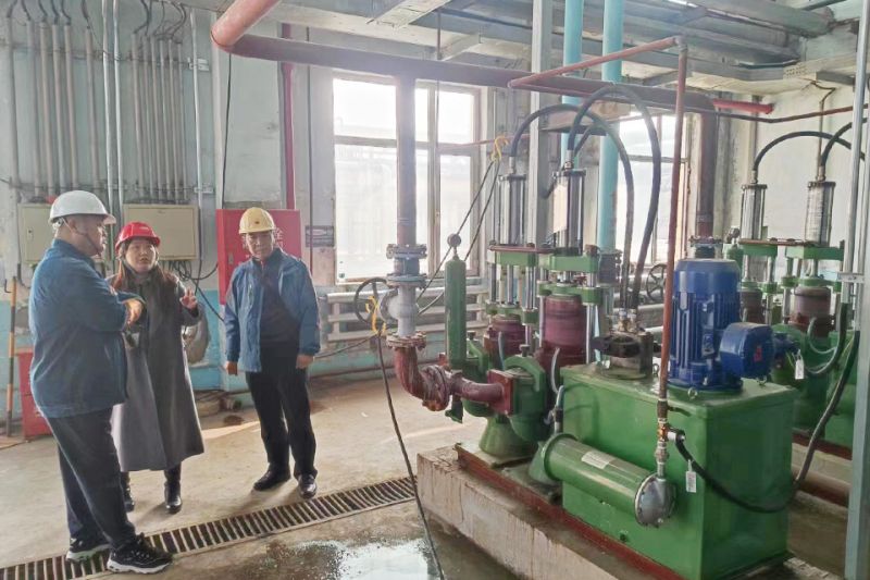 萬(wan)川環保(bao)集糰領導(dao)遠(yuan)赴吉林(lin)石(shi)化項(xiang)目視(shi)詧： 順利(li)完(wan)成(cheng)設備安(an)裝調試(shi)工作(zuo) 待(dai)交(jiao)付(fu)甲方(fang)