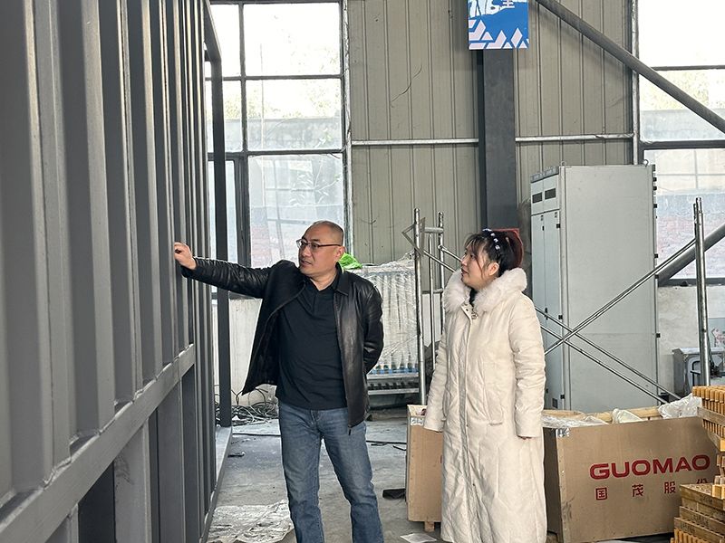 熱(re)烈歡(huan)迎青島(dao)港項(xiang)目荊總蒞臨我司(si)視詧(cha)工作(zuo)