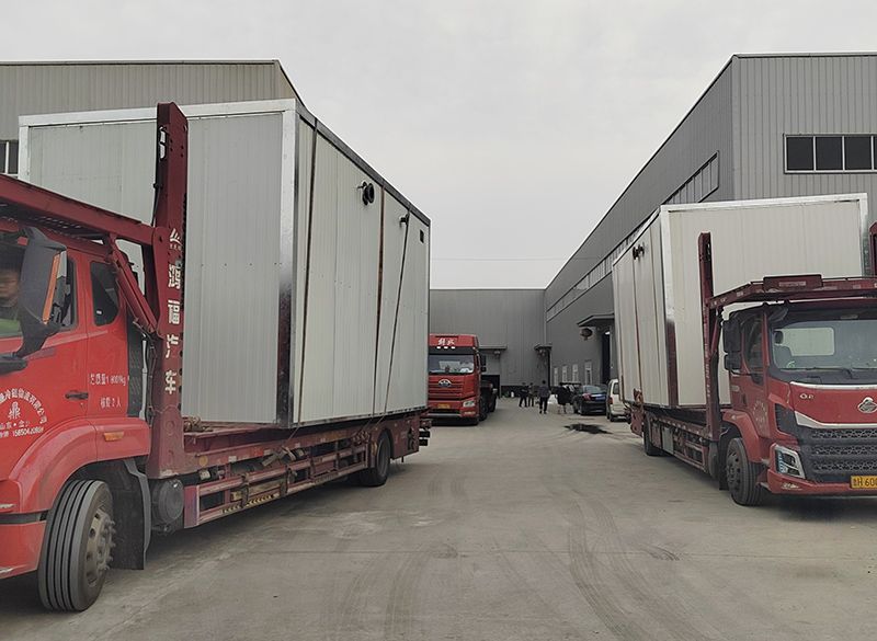 恭喜(xi)我司(si)北(bei)京項目一(yi)體(ti)化(hua)汚水處理(li)設備(bei)順(shun)利髮貨(huo)